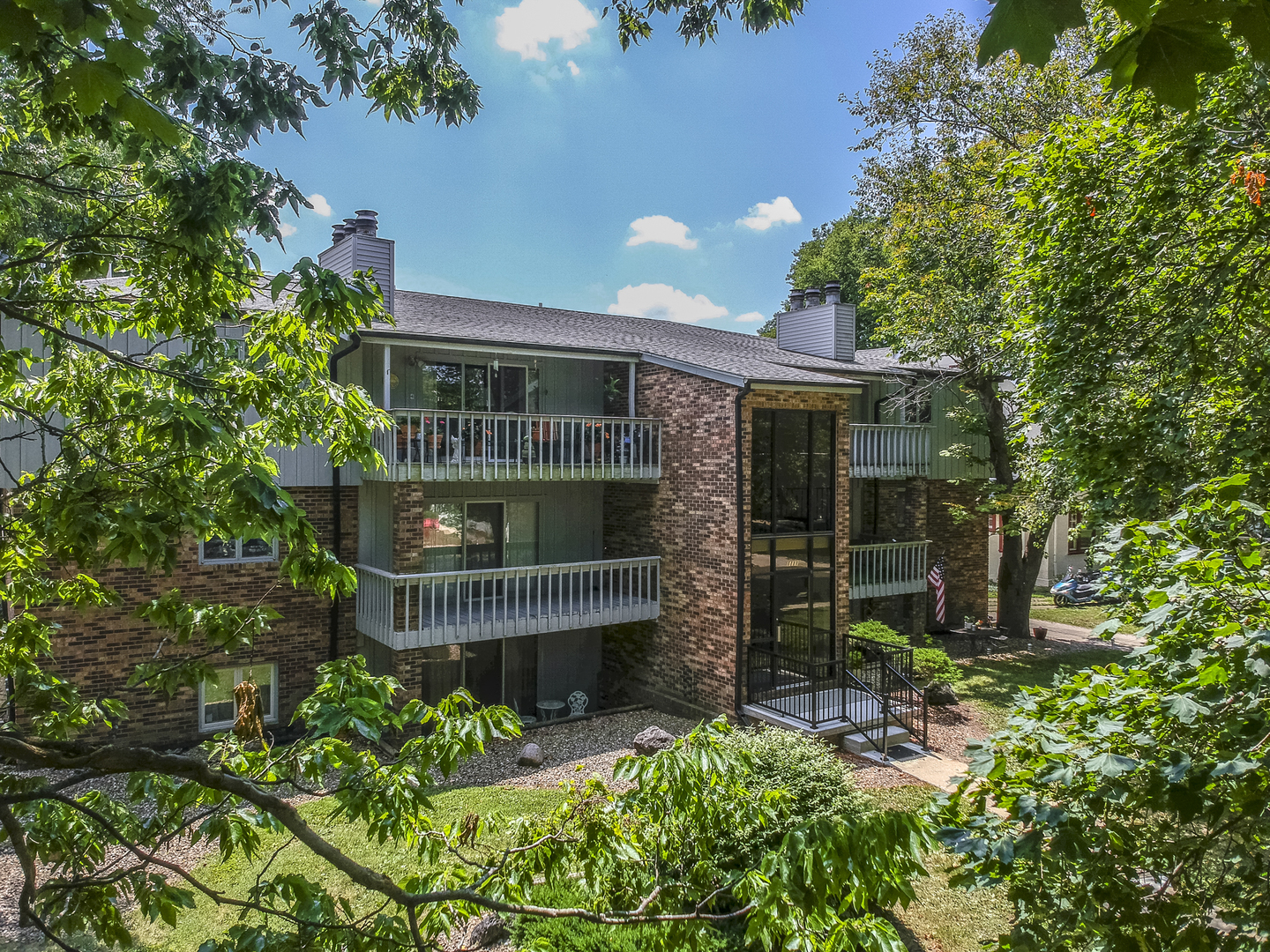 1111 E Jefferson Street #9, Bloomington, IL 61701