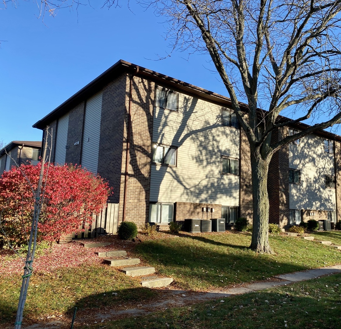 1920 Tracy Drive #20, Bloomington, IL 61704