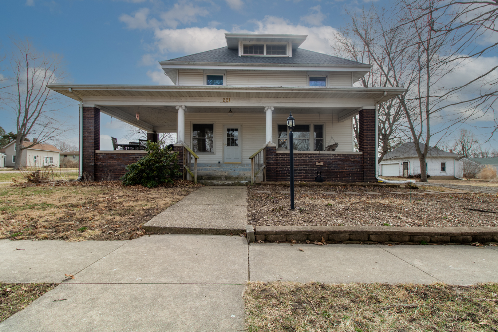 221 NE 3rd Street, Hopedale, IL 61747