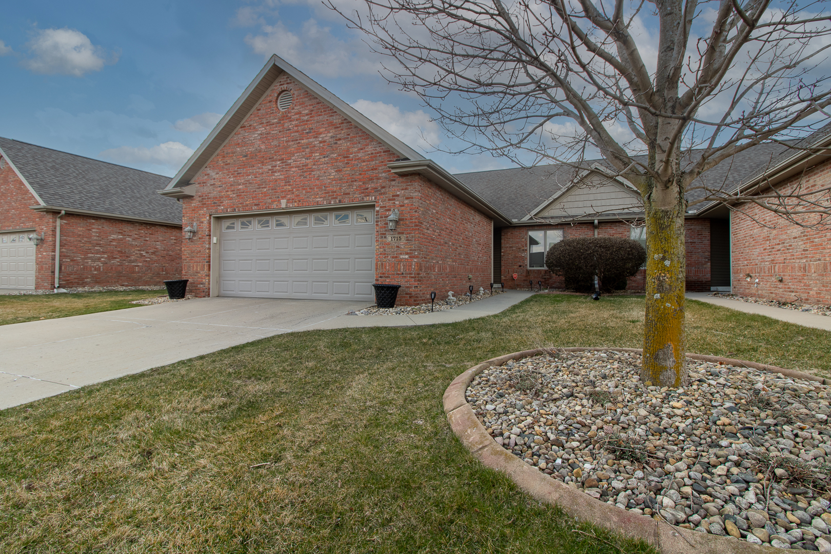 1715 Dunraven Road, Bloomington, IL 61704