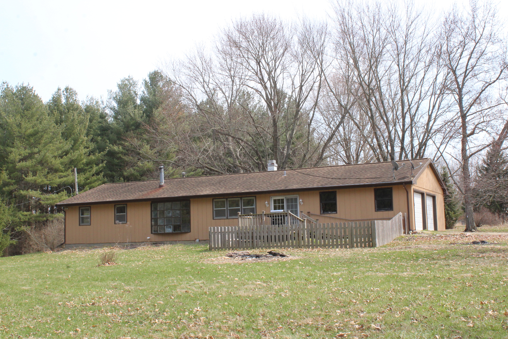 3623 N 1600 East Road, Heyworth, IL 61745