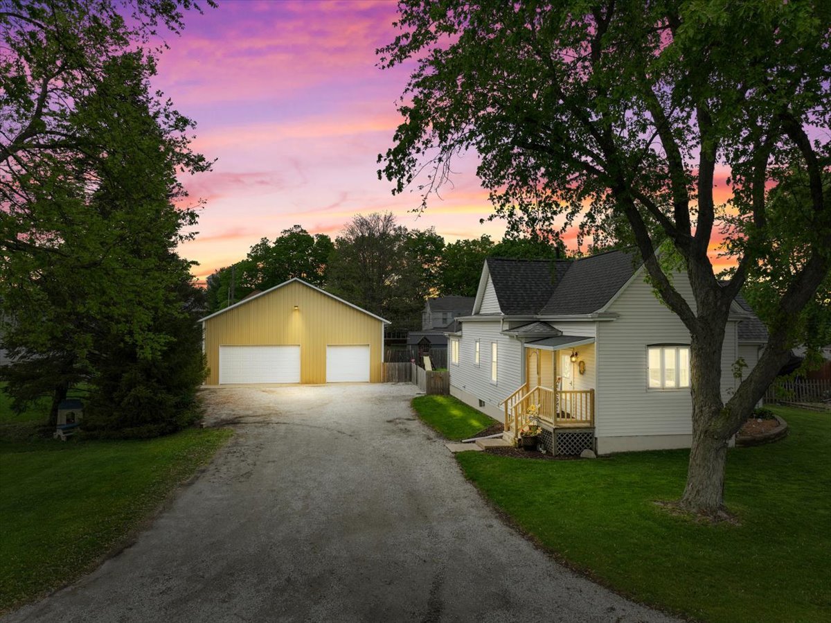 103 W Lee Street, Carlock, IL 61725