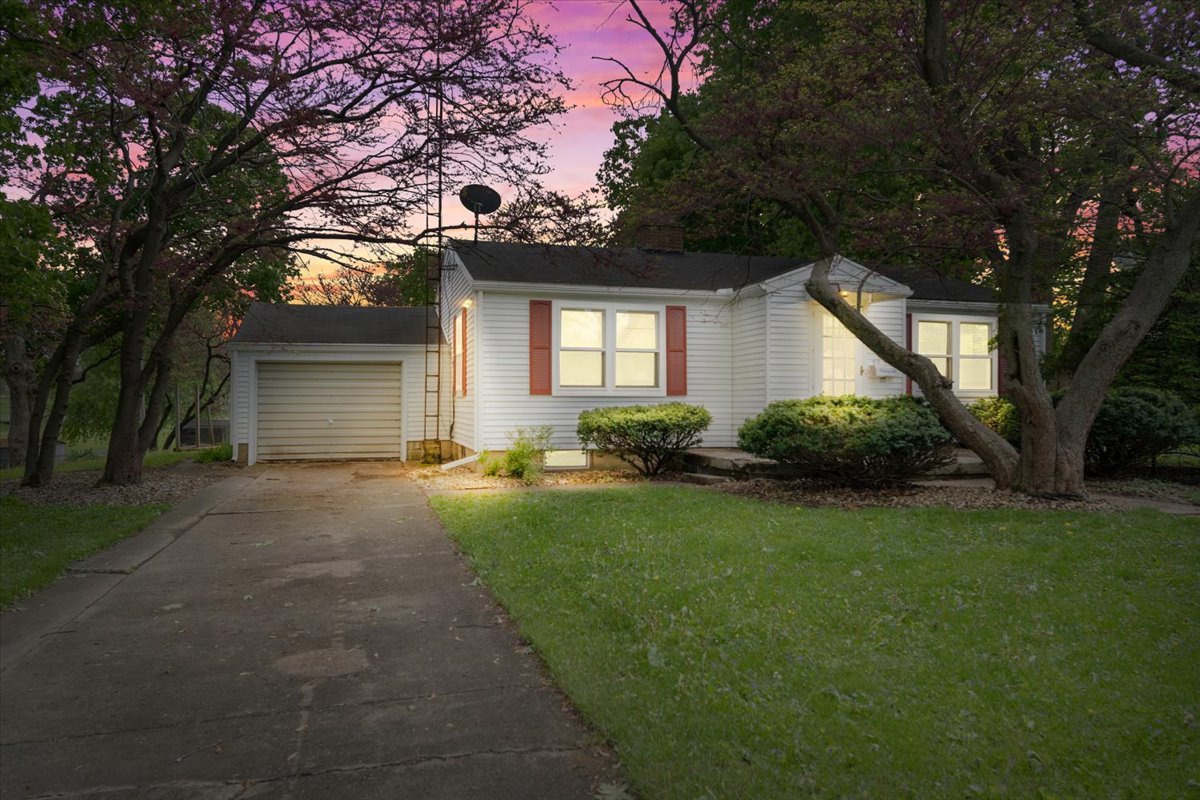 303 E Franklin Street, Carlock, IL 61725