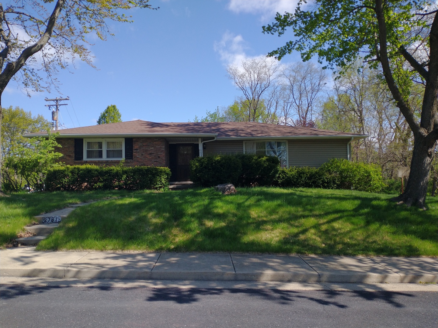 2731 W NEWMAN Parkway, Peoria, IL 61604