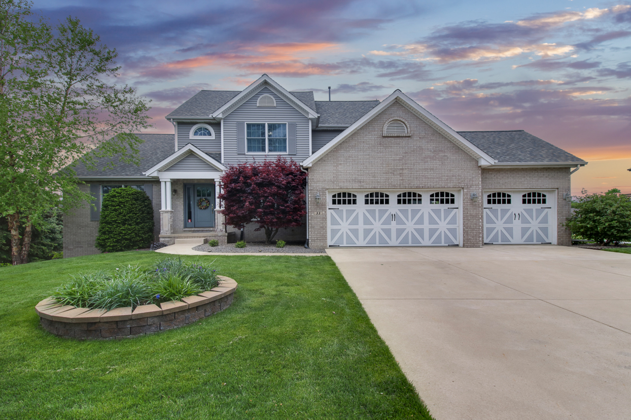 33 Crooked Creek Court, Bloomington, IL 61705
