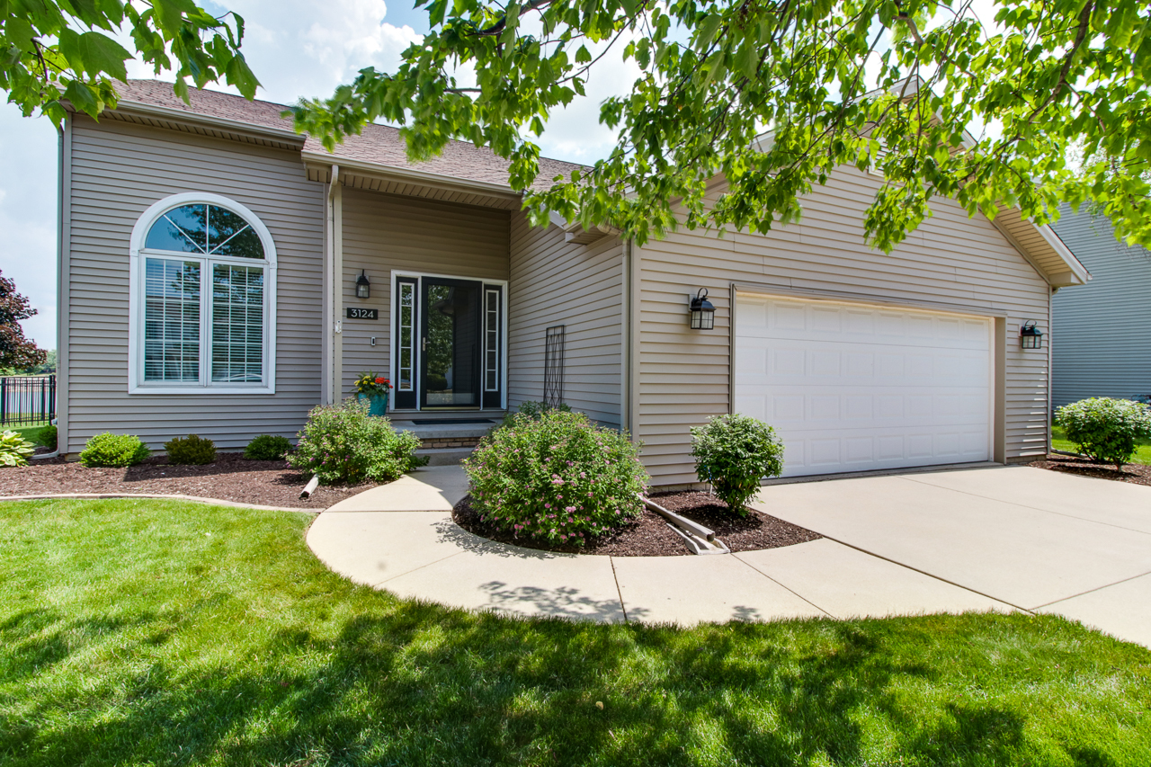 3124 Monterey Road, Bloomington, IL 61704