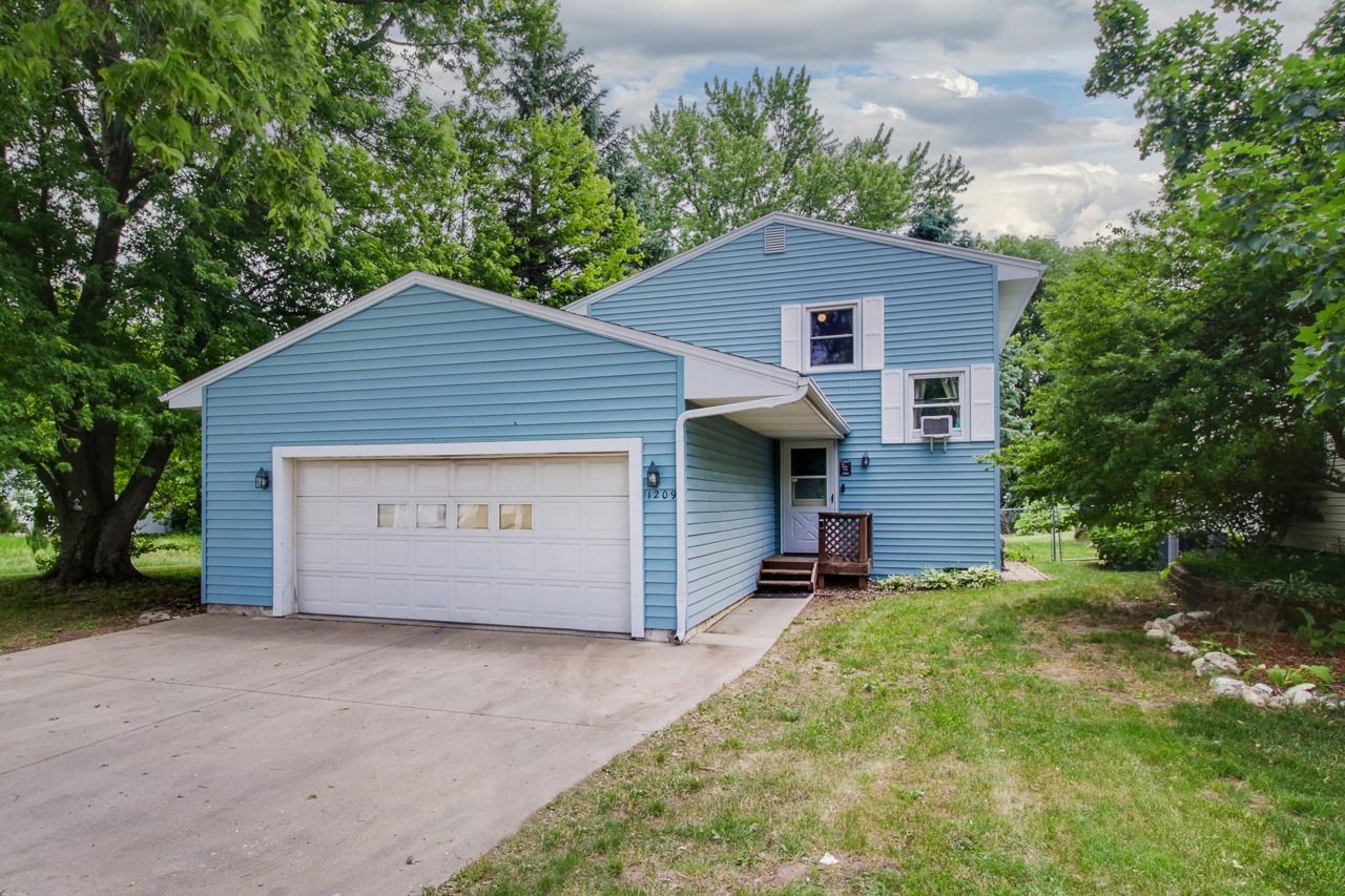 1209 Hovey Avenue, Normal, IL 61761