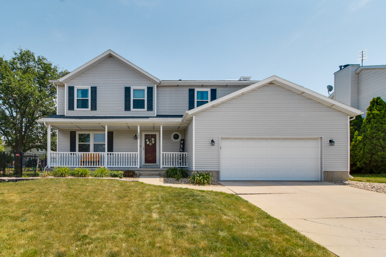 1221 Chatham Lane, Bloomington, IL 61704