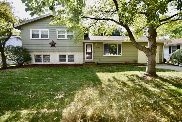 1211 Sandburg Drive, Bloomington, IL 61704