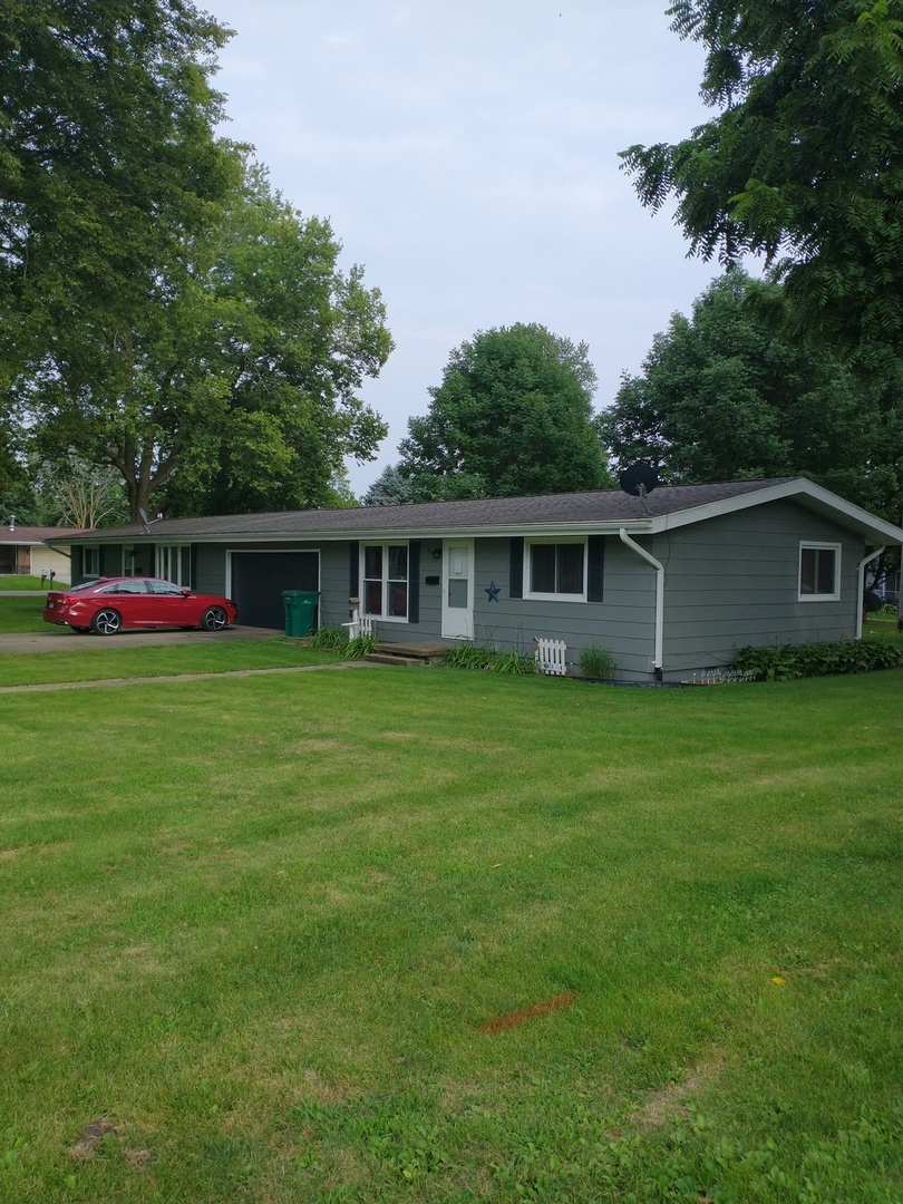 610-612 E 9th Street, Delavan, IL 61734