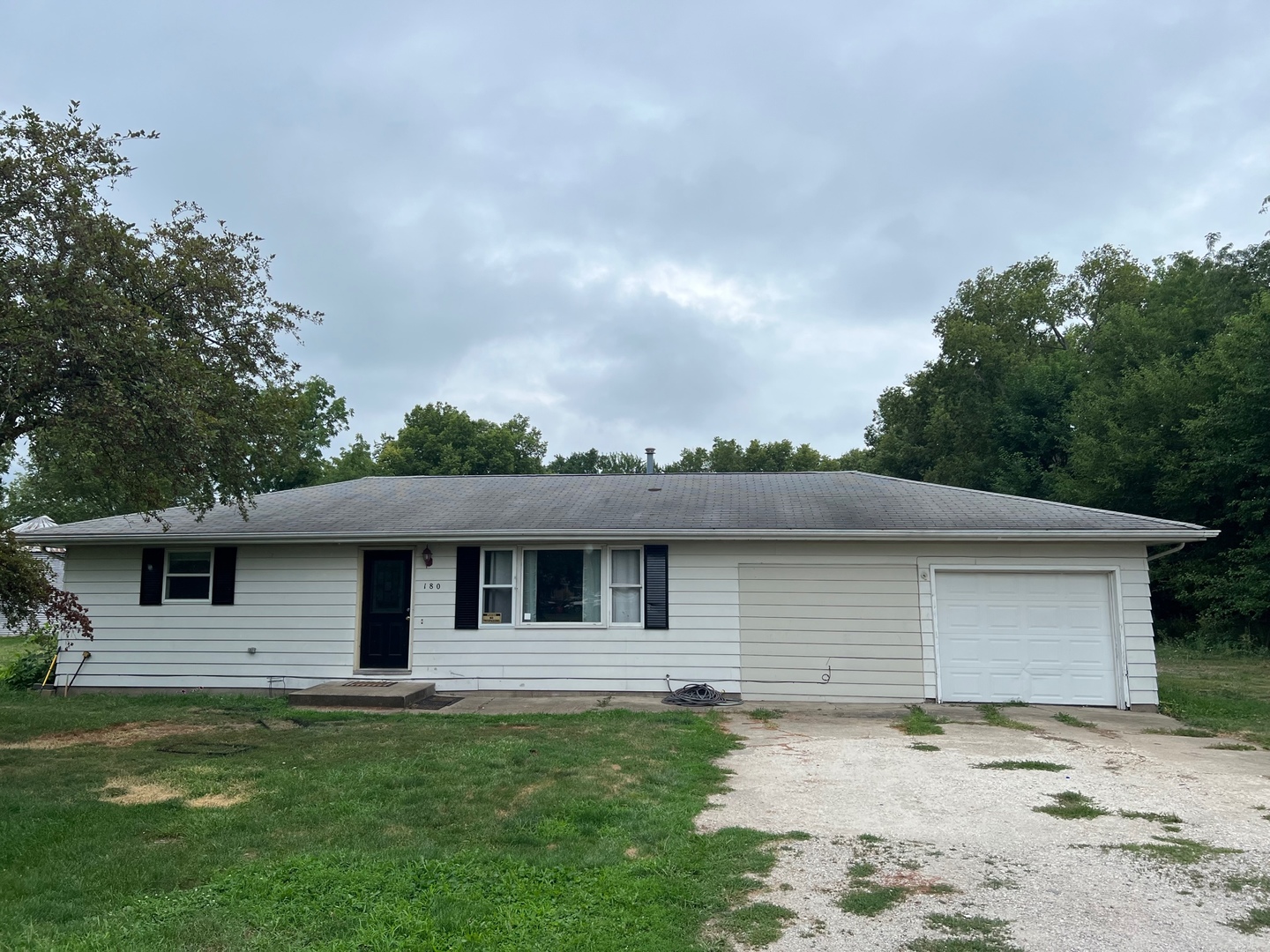 180 Southmoor Avenue, Manito, IL 61546