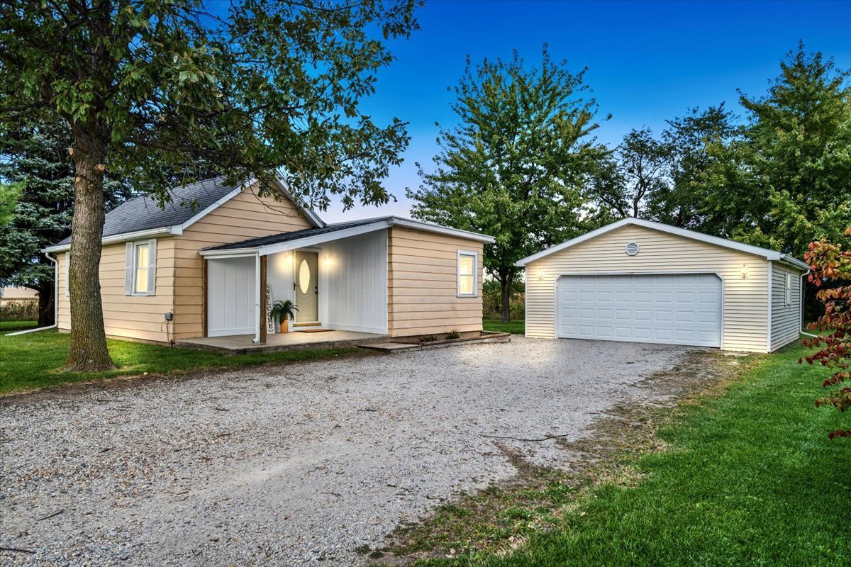 211 N School Street, Carlock, IL 61725