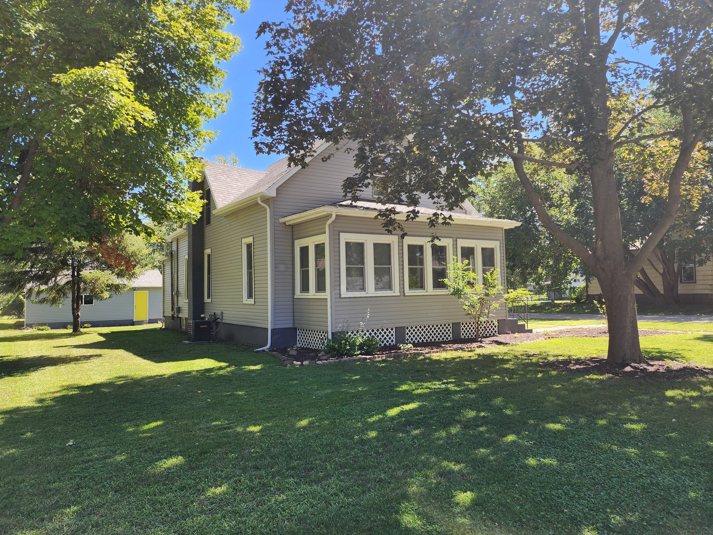 502 N Maple Street, Clinton, IL 61727