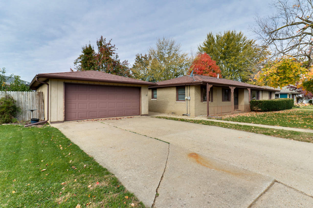 105 Reservoir Road, Pekin, IL 61554