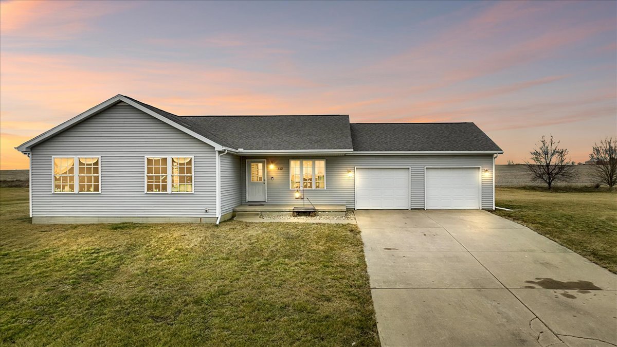 412 Travis Drive, Carlock, IL 61725