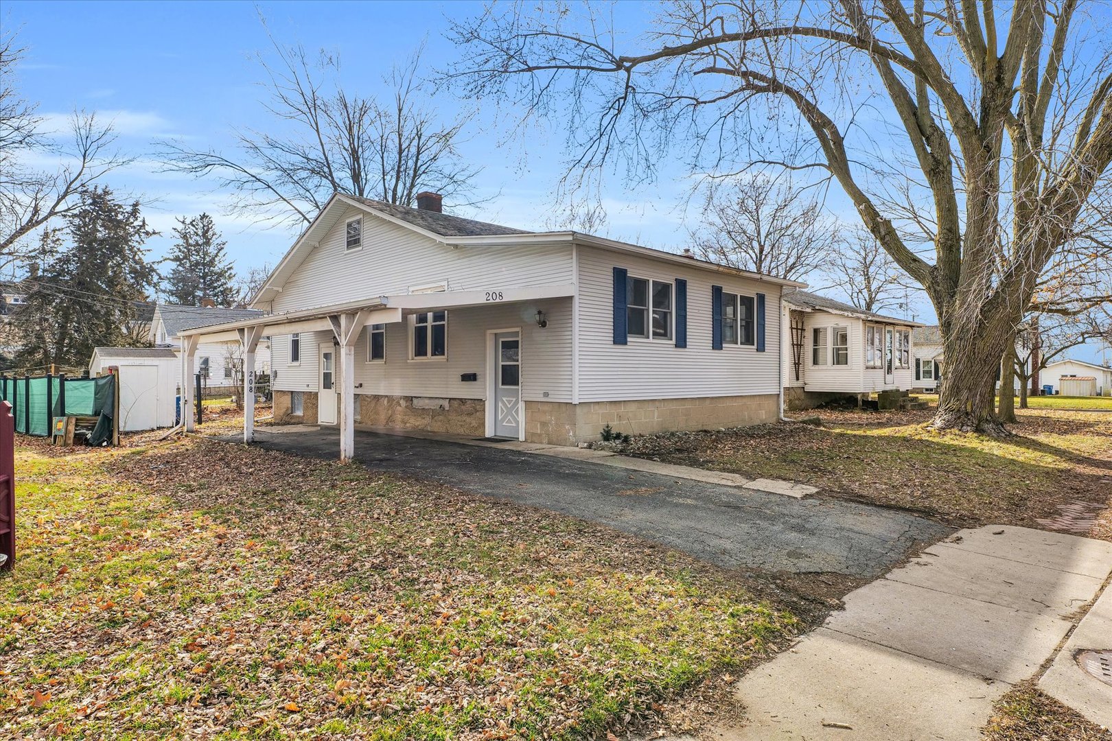 208 E Cemetery Avenue, Chenoa, IL 61726