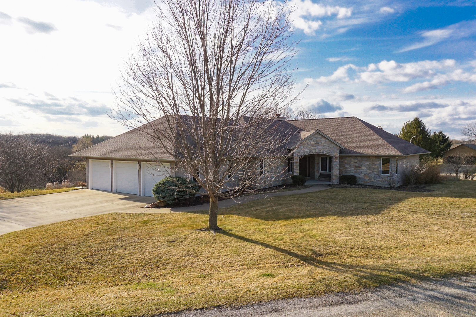 535 Fairway Drive, El Paso, IL 61738