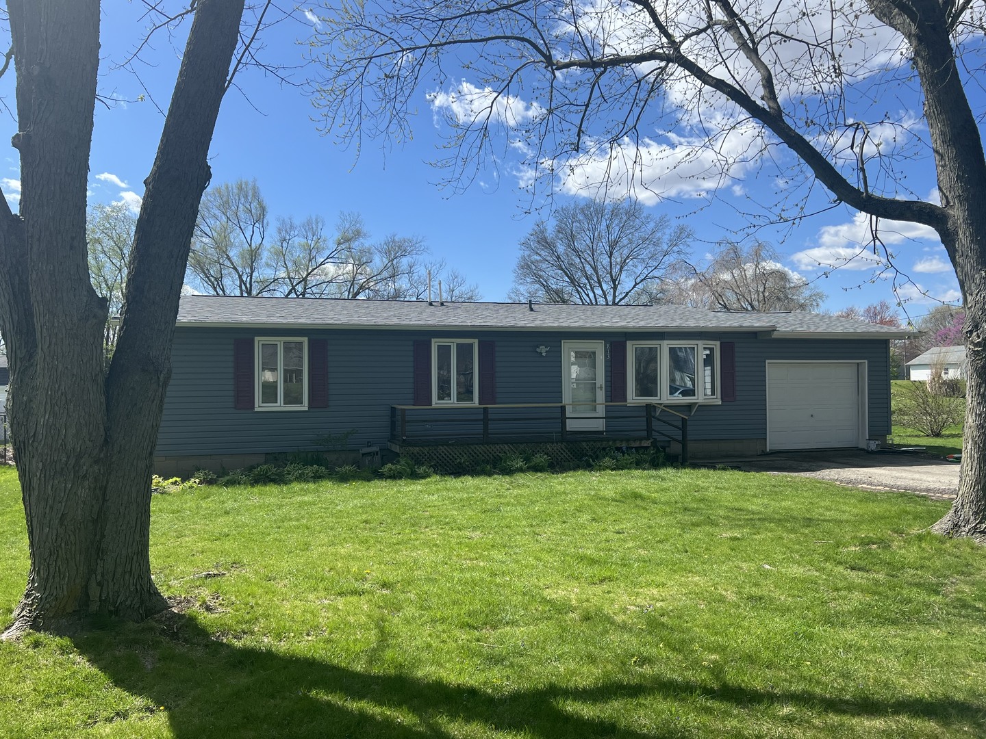 813 S Chestnut Street, Delavan, IL 61734