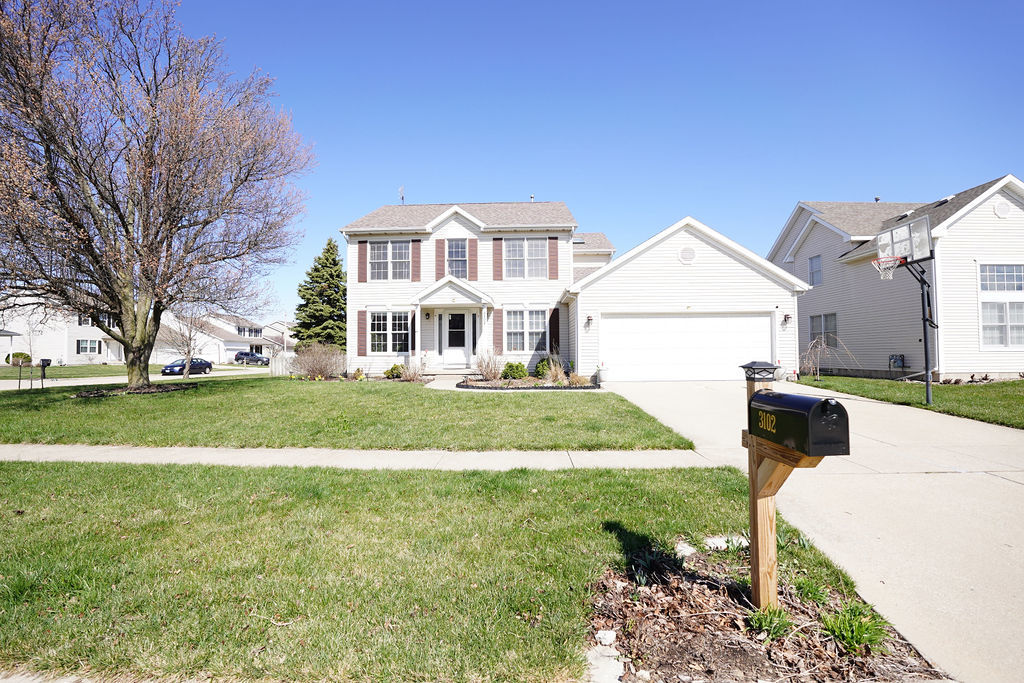 3102 CREEK SIDE Road, Bloomington, IL 61704