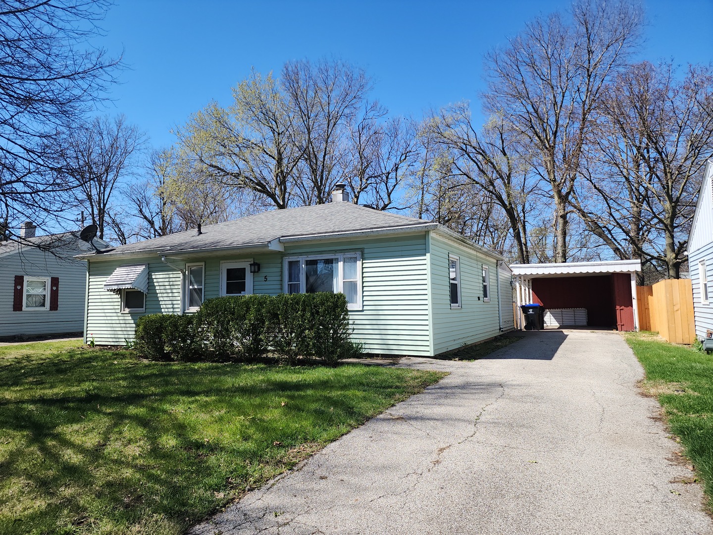 5 Wach Drive, Bloomington, IL 61701