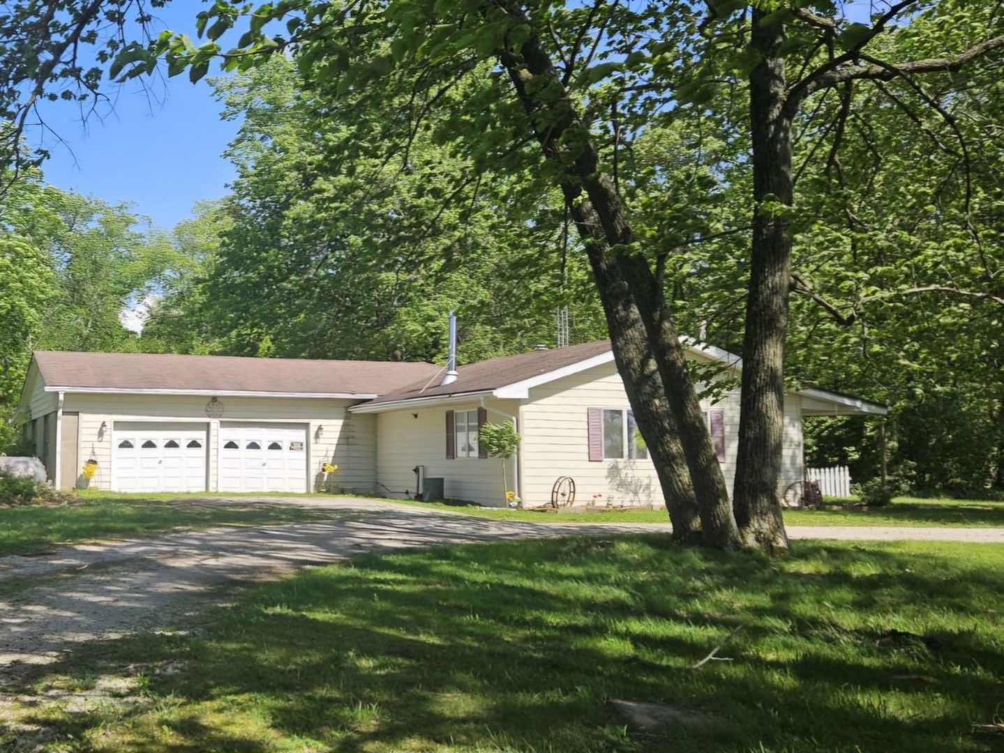3372 Deerfield Road, Clinton, IL 61727