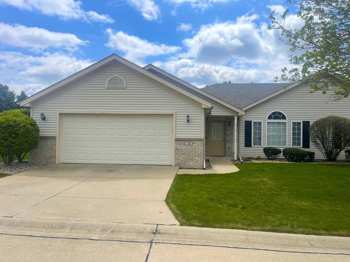 3 Crosswinds Court, Bloomington, IL 61704