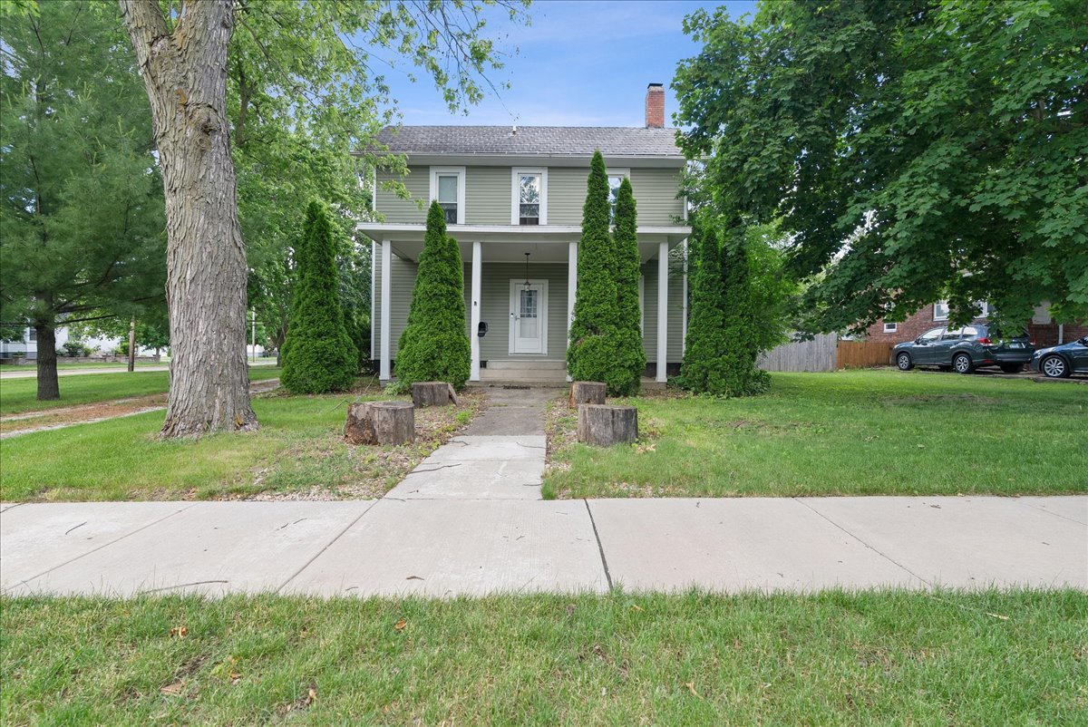 405 S Division Street, Chenoa, IL 61726
