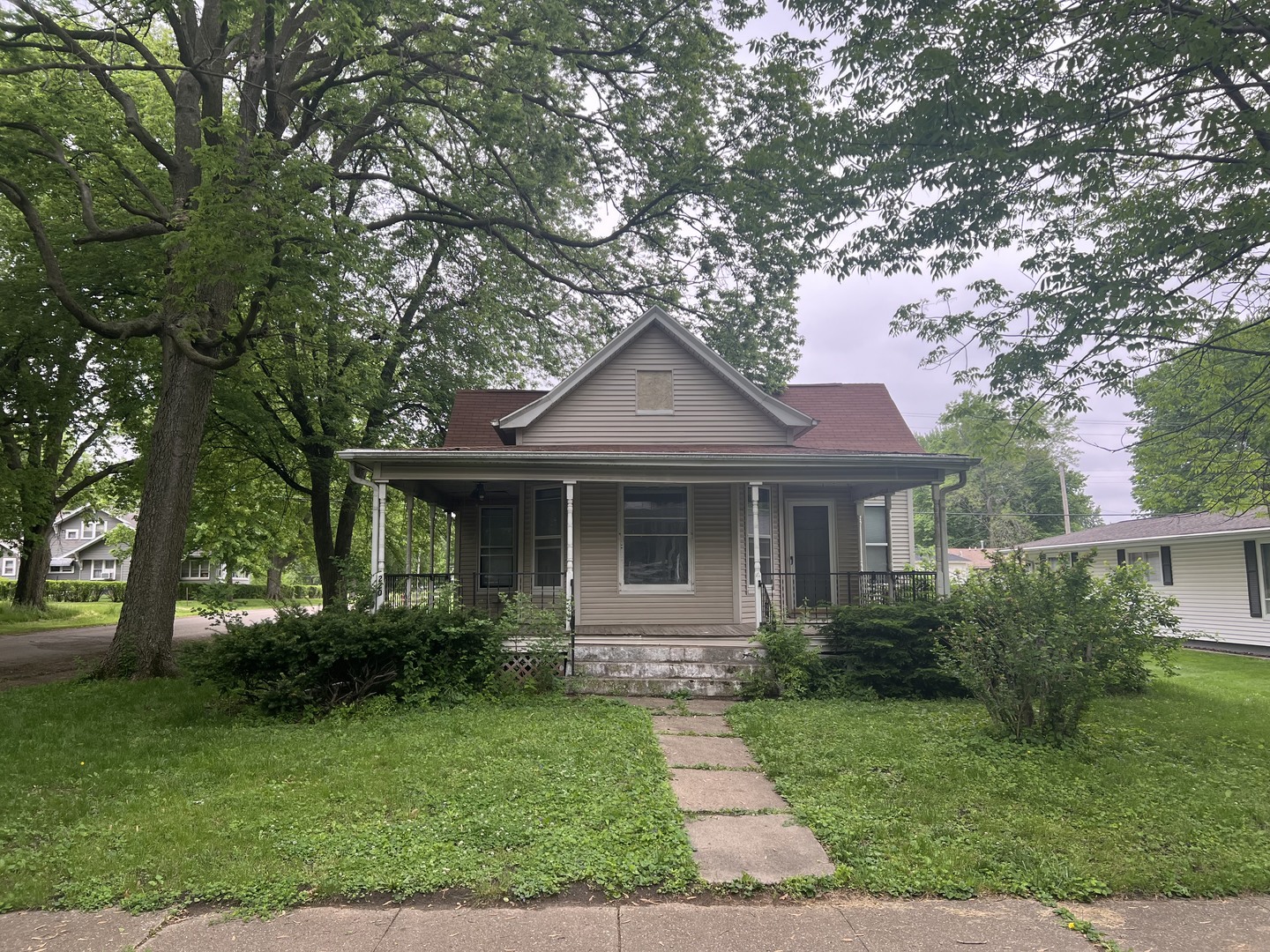 220 W Race Street, San Jose, IL 62682