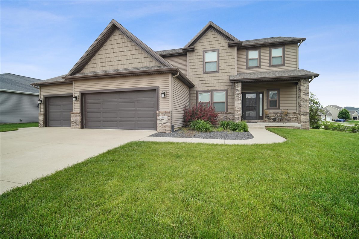 1301 Winterberry Circle, Bloomington, IL 61704