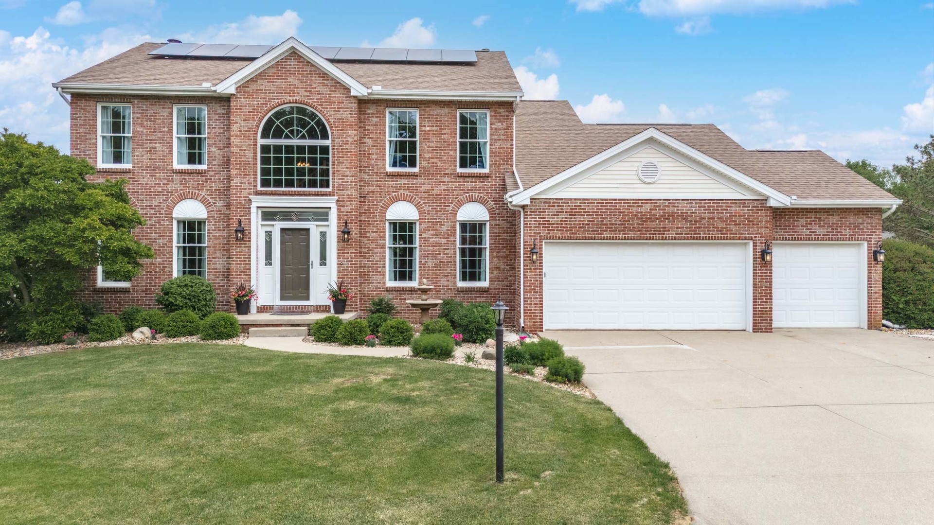 13795 Antler Court, Bloomington, IL 61705