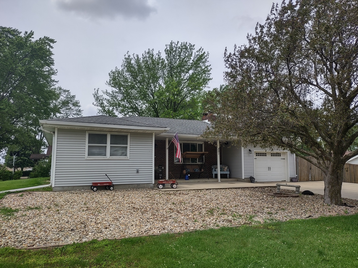 301 Sunset, Mclean, IL 61754