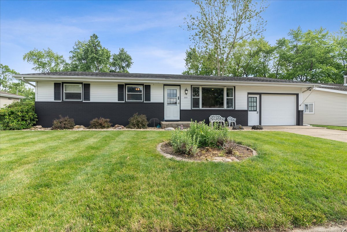 220 E Bachtold Street, Forrest, IL 61741