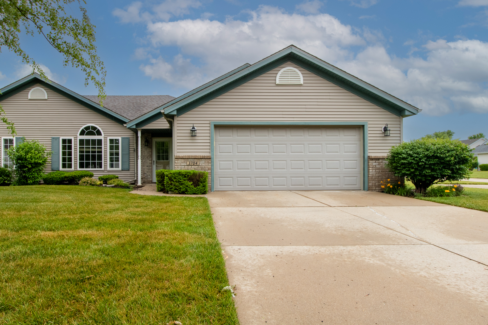 3704 Wine Way #3704, Bloomington, IL 61704