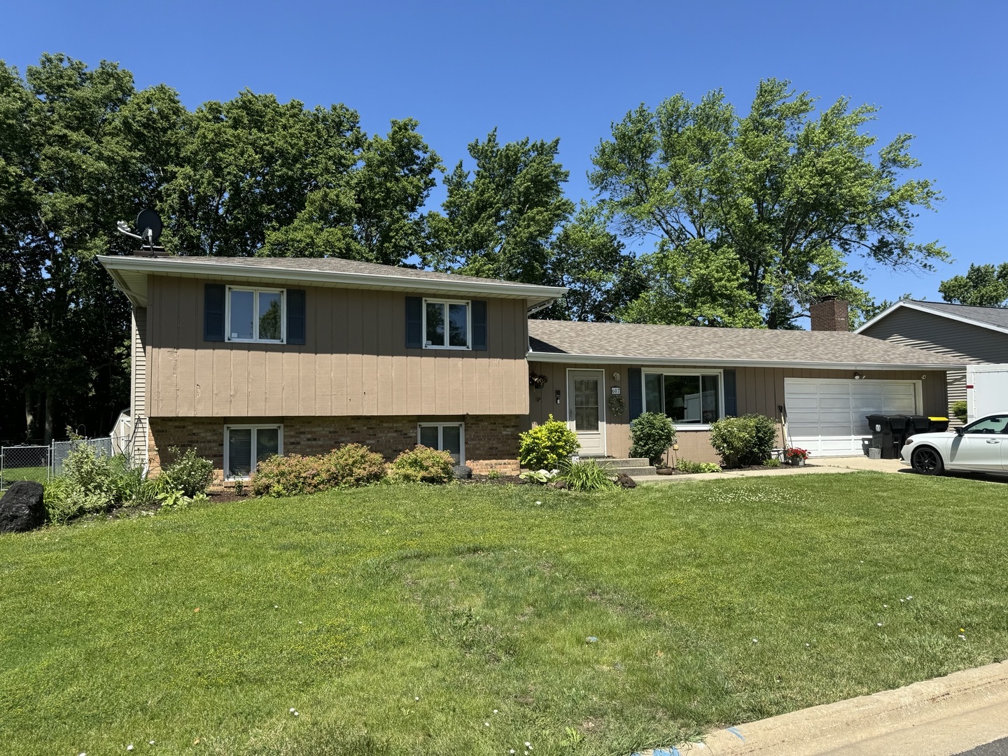 607 Grandview Drive, Normal, IL 61761