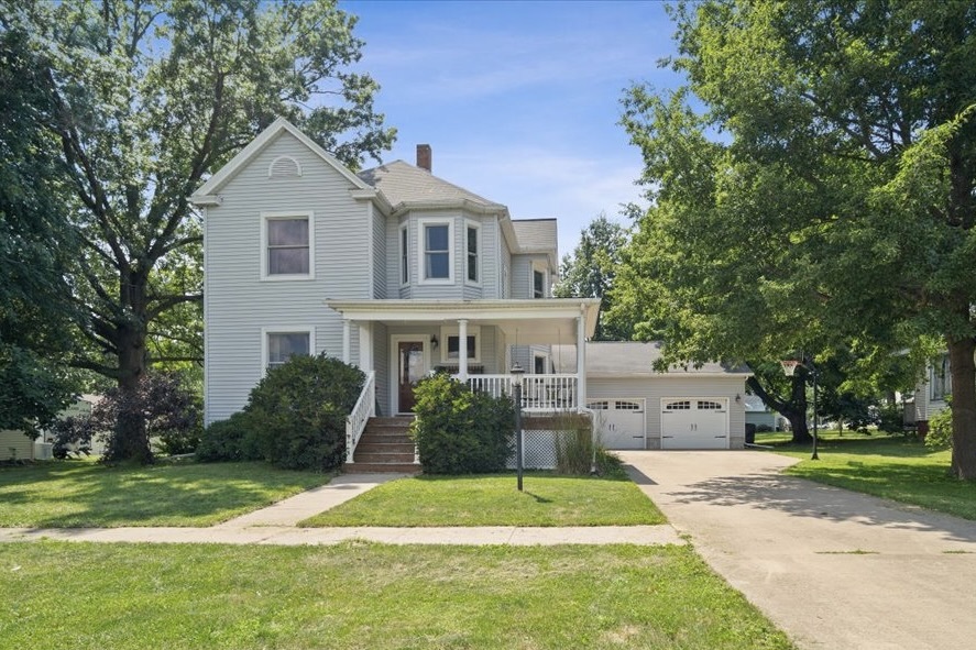 360 S Elm Street, El Paso, IL 61738