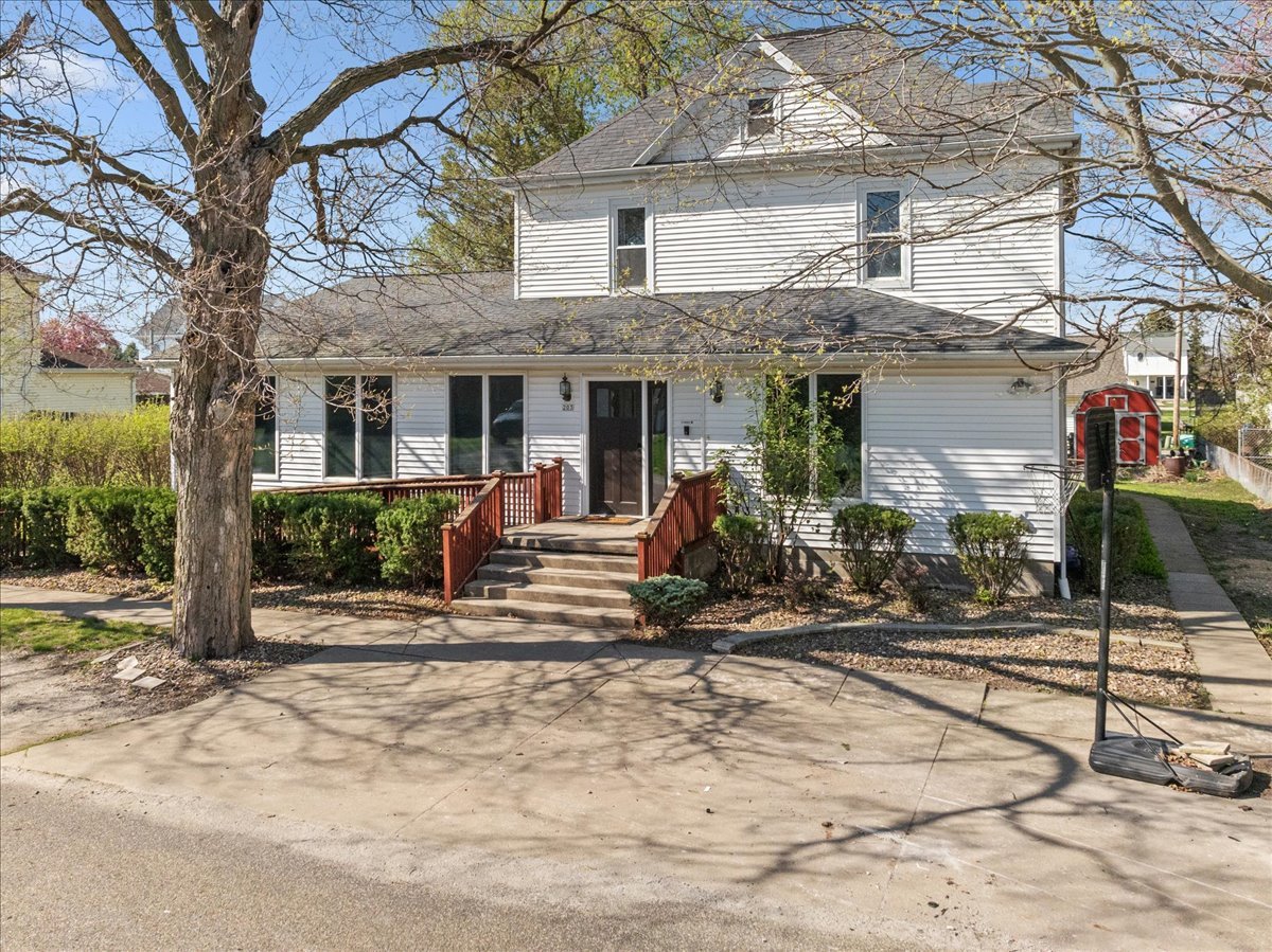 203 W Franklin Street, Carlock, IL 61725