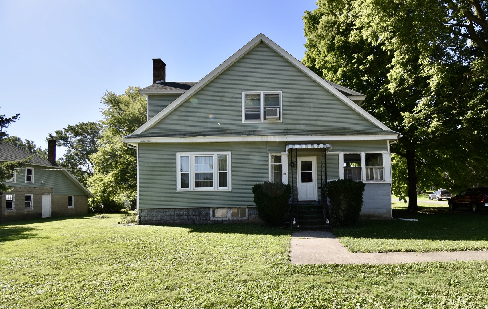 302 E Walnut Street, Lexington, IL 61753