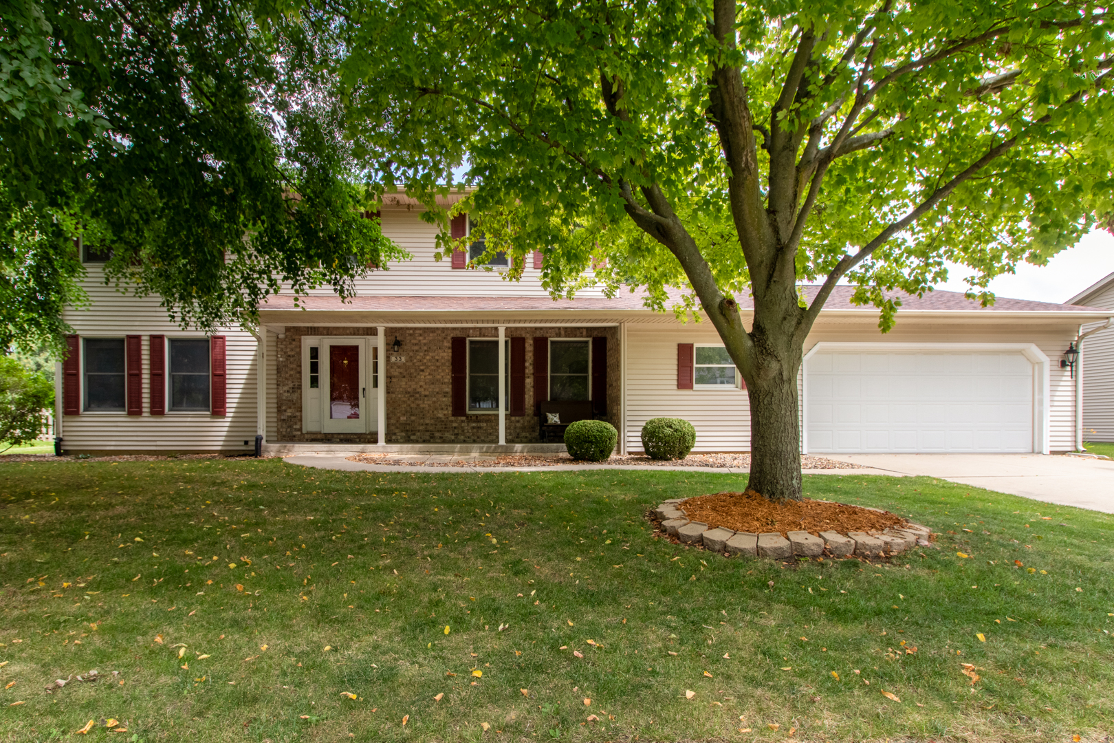 33 Harbor Pointe Circle, Bloomington, IL 61704