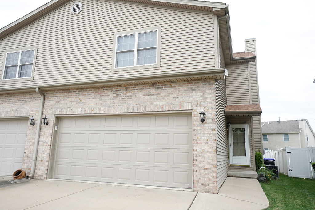 2821 GILL Street #2821, Bloomington, IL 61704