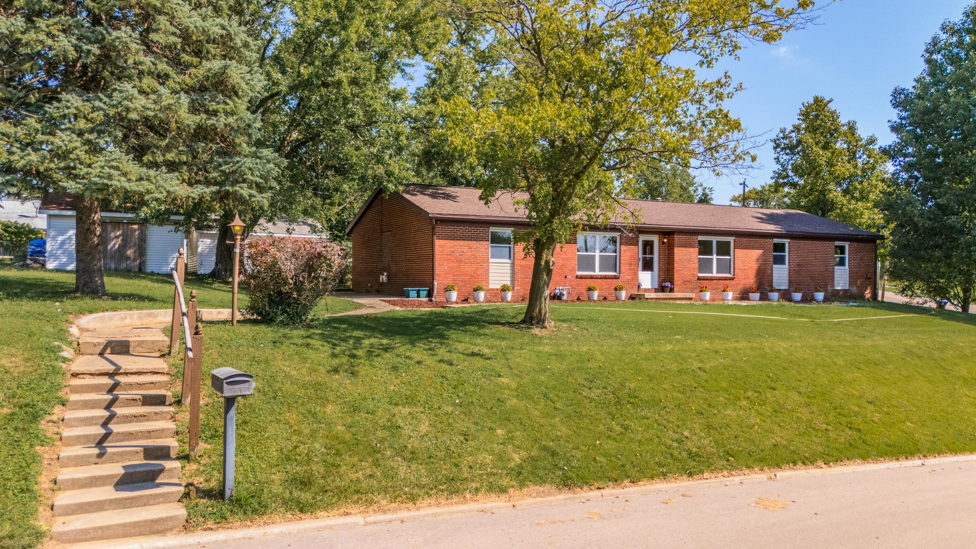 101 Tanner Drive, Bloomington, IL 61701