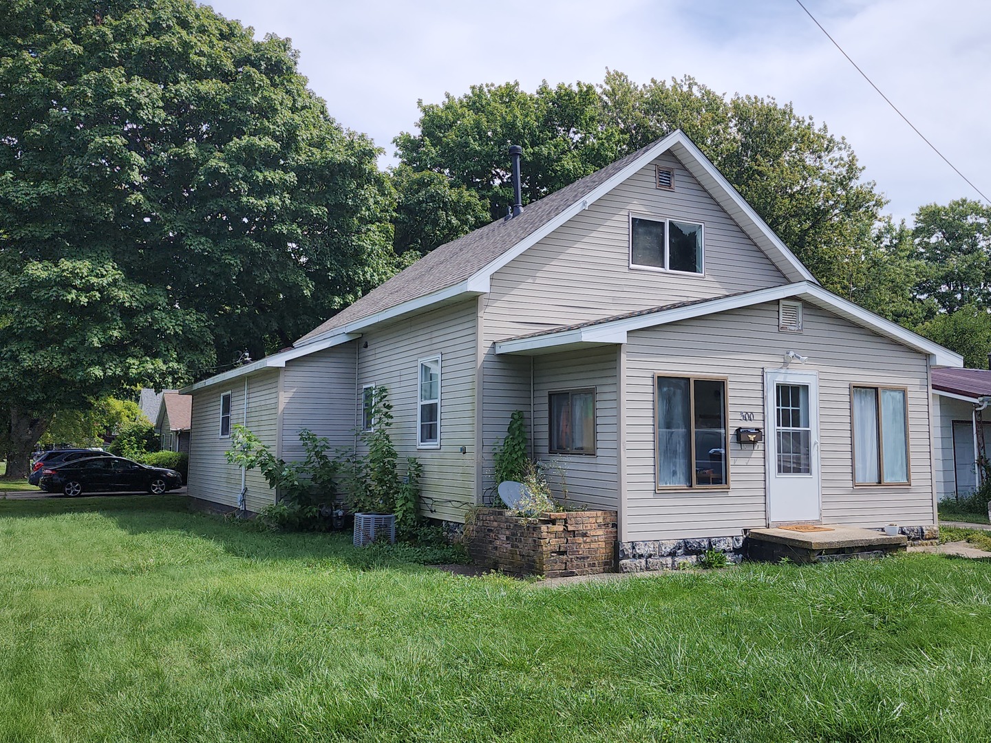 300 S High Street, Leroy, IL 61752