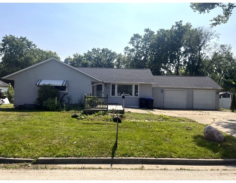 1111 Redwood Avenue, Bloomington, IL 61701