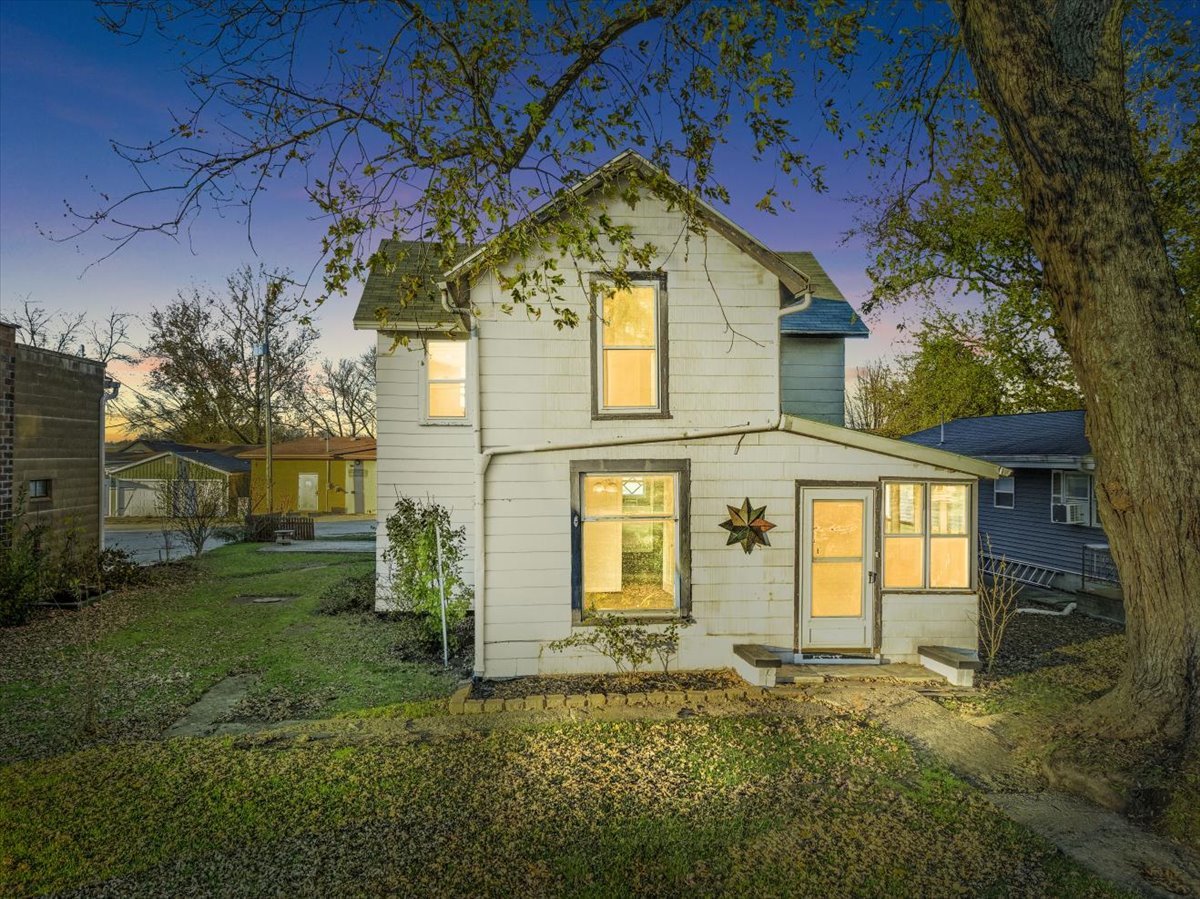 212 E Washington Street, Carlock, IL 61725