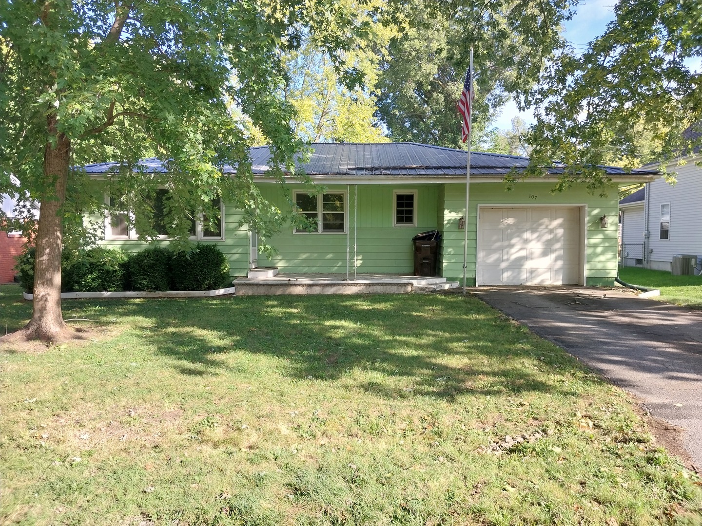 107 W Sullivan Street, Heyworth, IL 61745