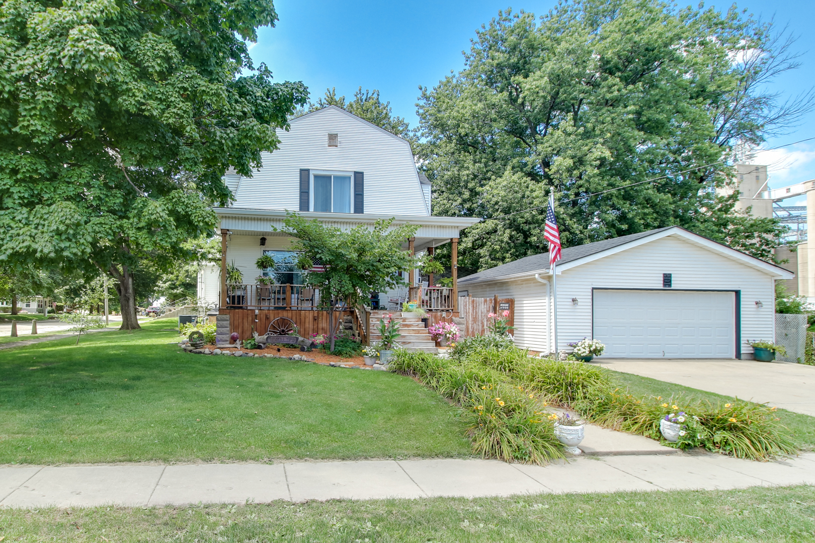 106 S Division Street, Stanford, IL 61774