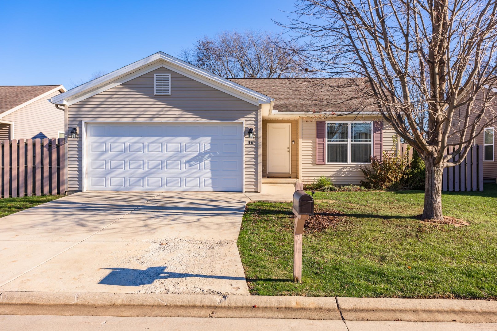 16 Winding Way, Bloomington, IL 61705