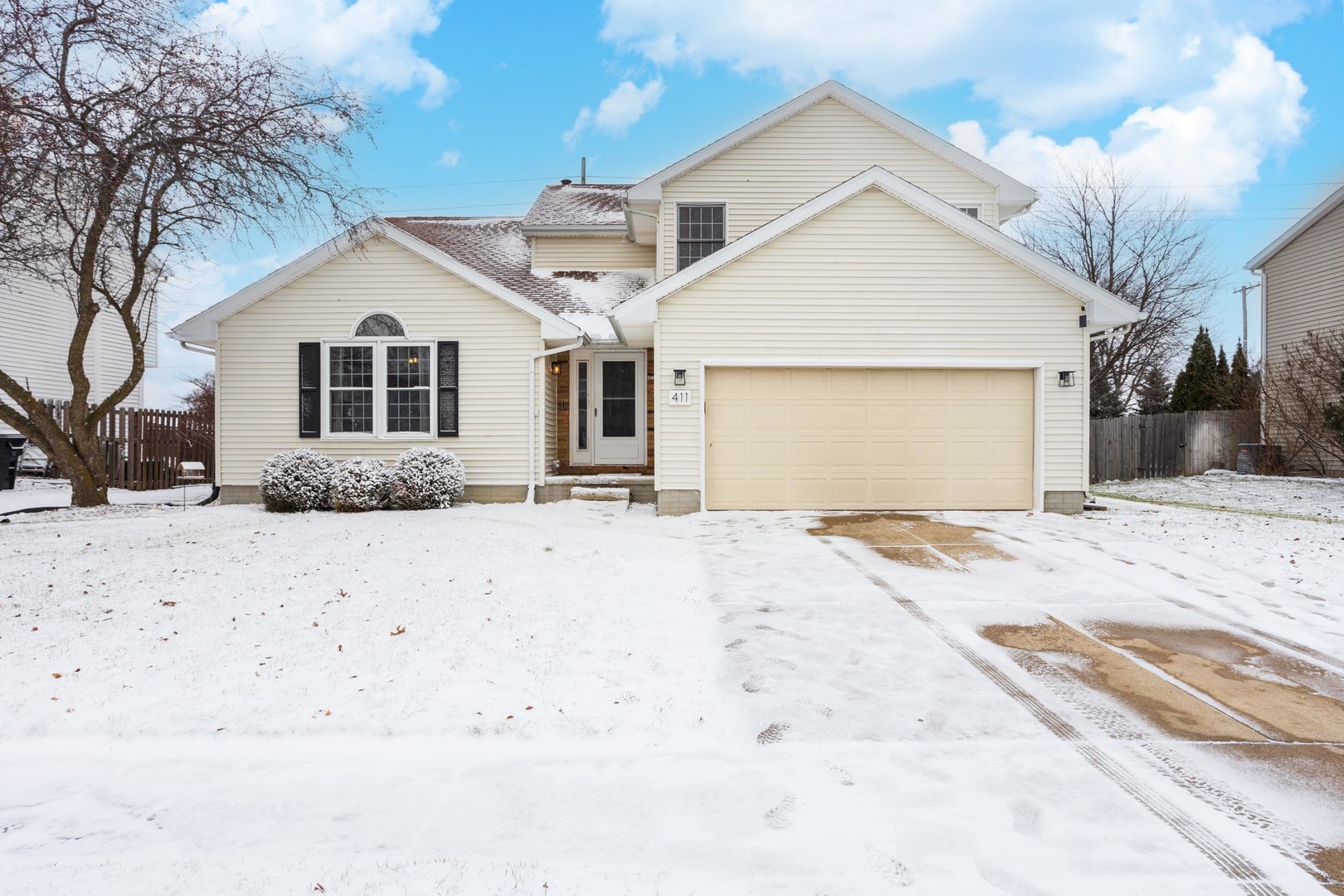 411 Beacon Circle, Bloomington, IL 61704