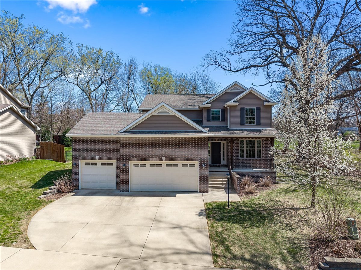 10002 N Brookshire Drive, Peoria, IL 61615