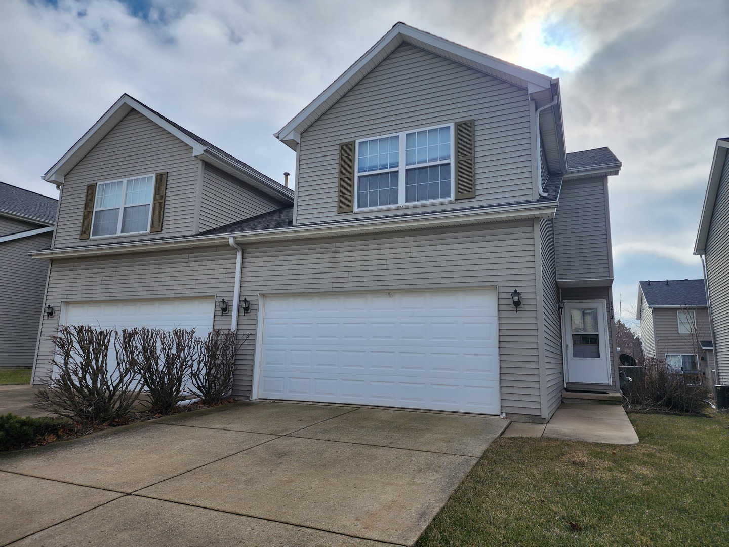 1213 Colonial Avenue, Bloomington, IL 61701