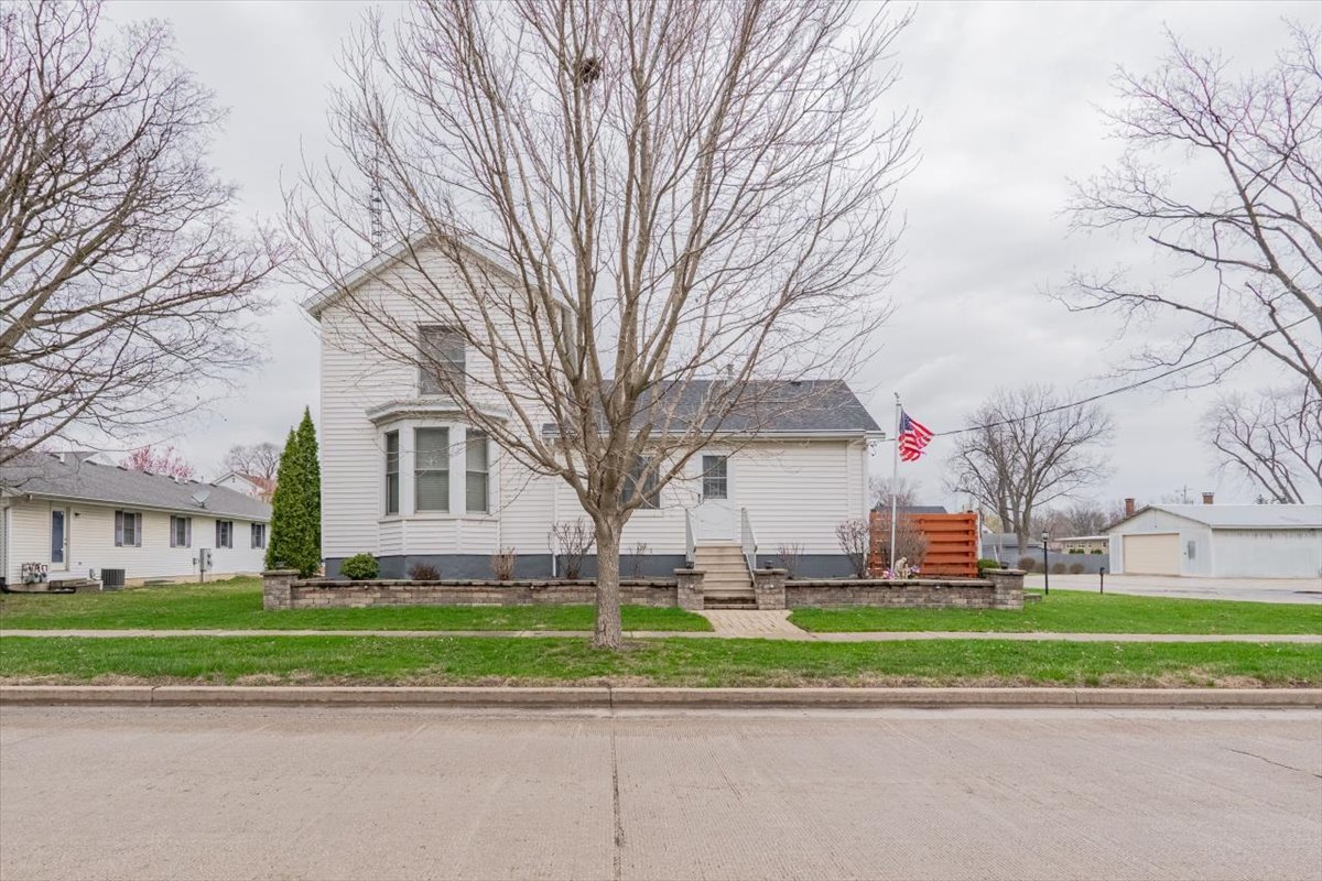 409 E Cemetery Street, Chenoa, IL 61726